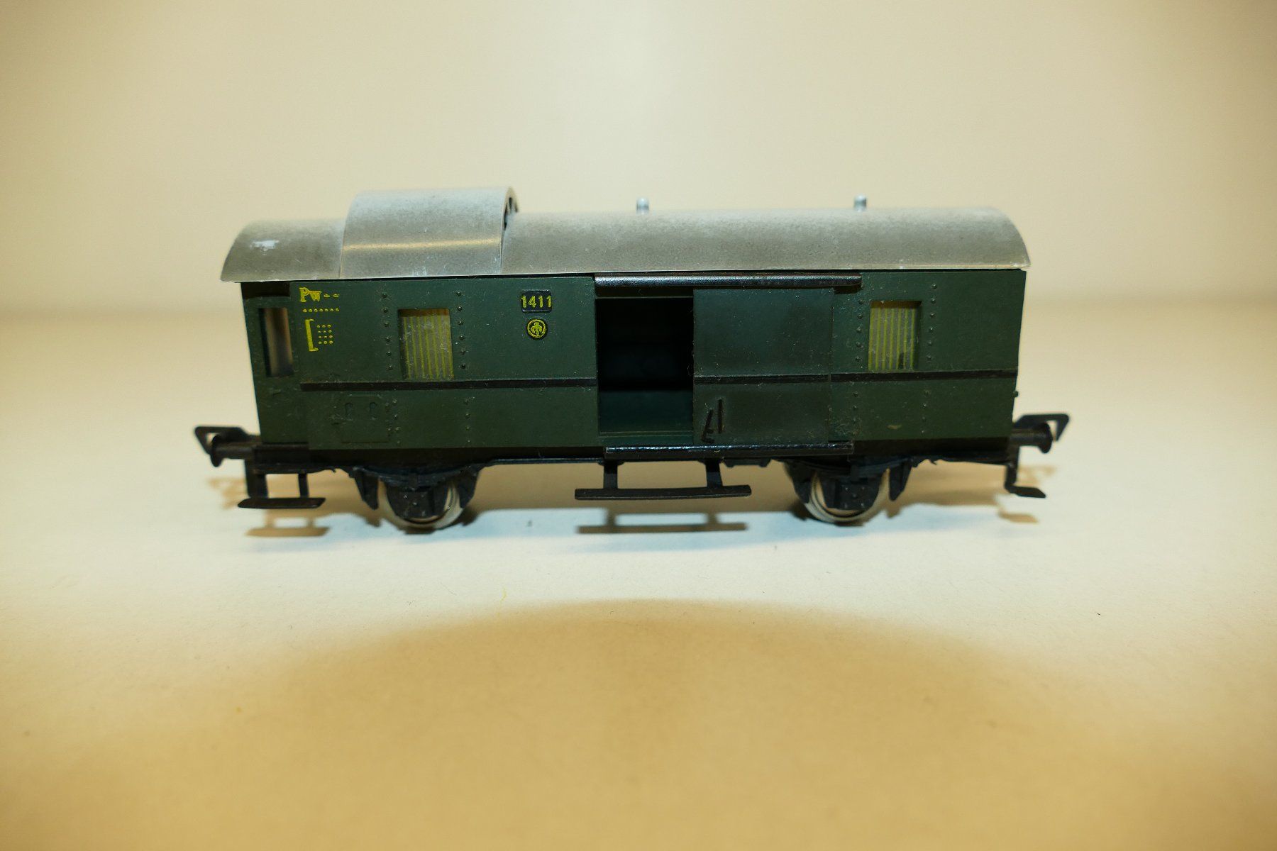 Fleischmann Modellini di ferrovie: Fleischmann H0: DB Packwagen – Usato da Niederhasli venduto da rail-duerst