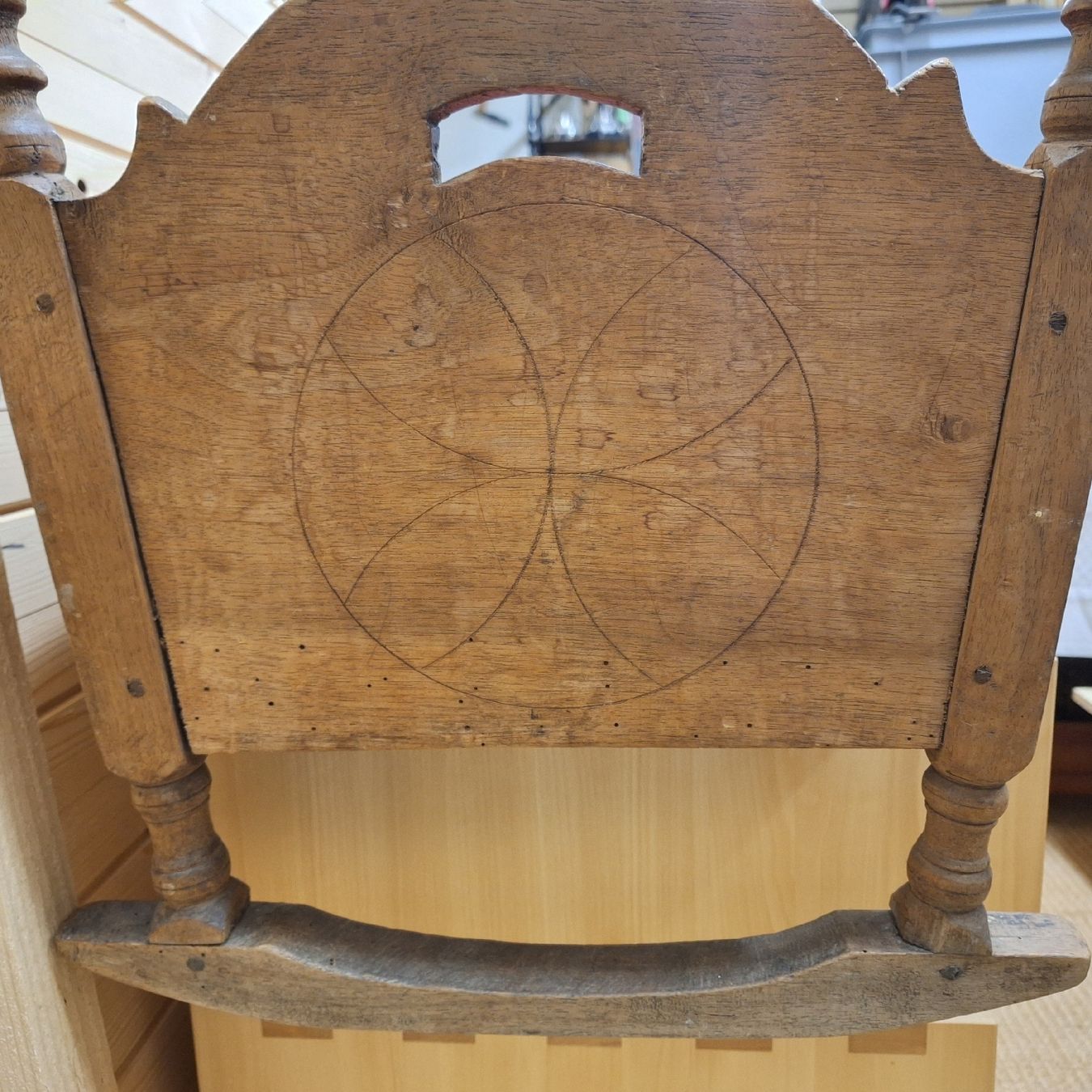 Tutte le decorazioni: Antike Holz Wiege – Usato da Winterthur venduto da Goldpipau 4