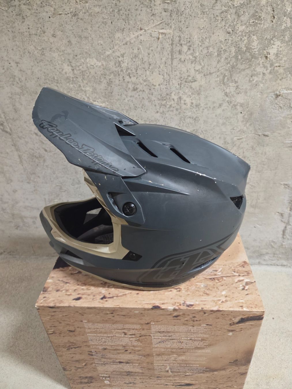 Troy Lee Caschi: Troy Lee Designs D4 Mips – Usato da Bern venduto da Freeride001 3