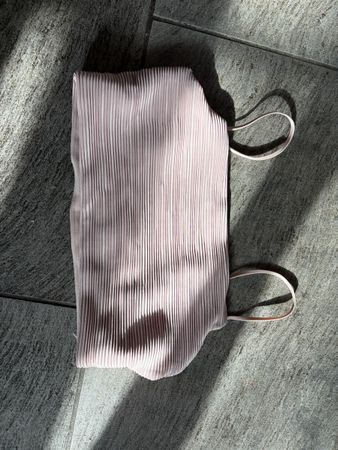 Alo Yoga Micro Plisse Game On Bra XS pink quarz