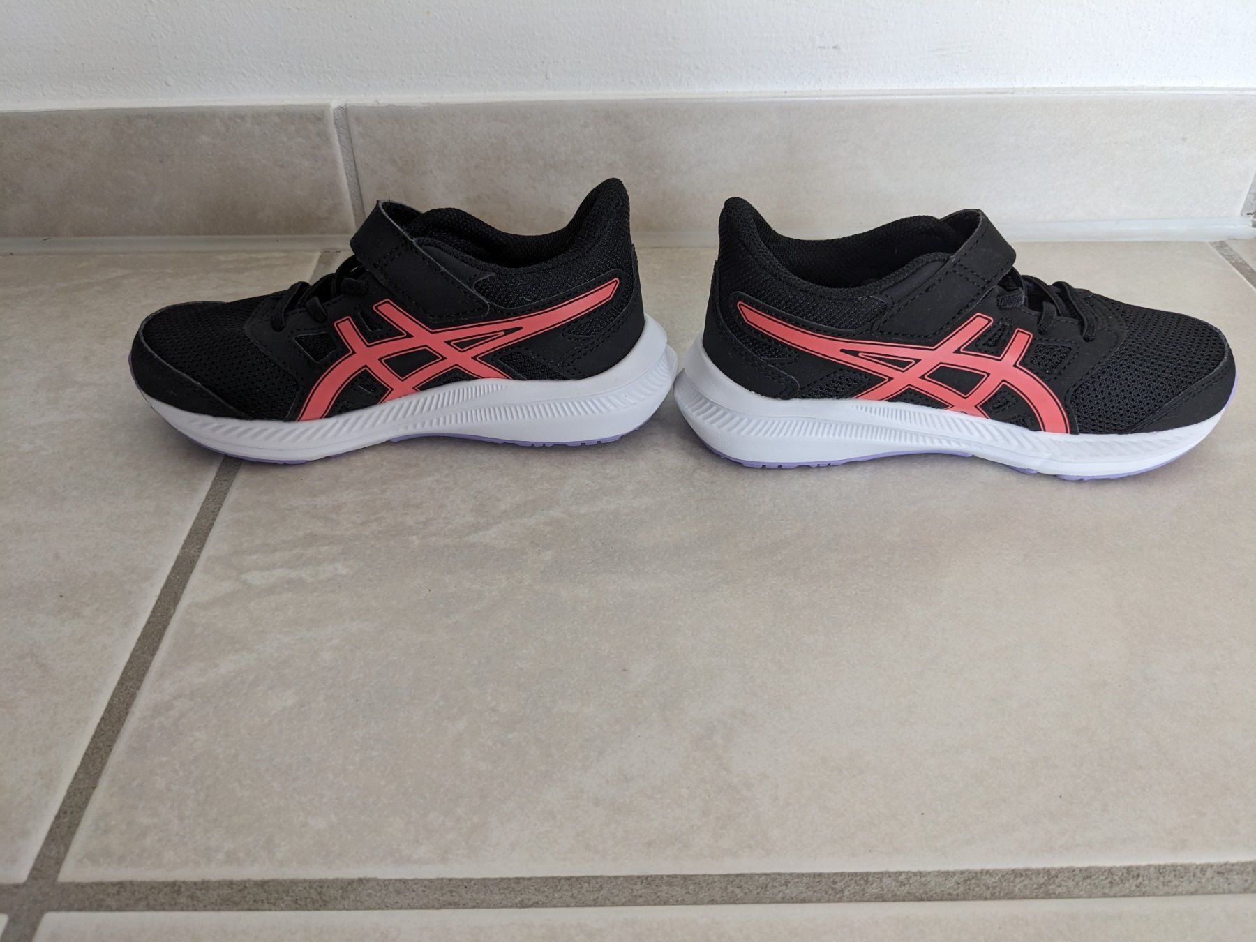 Asics Schuhe für Jungen: Asics Turnschuhe Grösse 28.5 – Gebraucht aus Wald ZH von andy_ch01 3