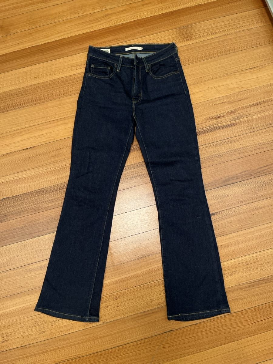 Levi's Jeans: Levi's 725 High Rise Bootcut Size 28 – Nuovo (secondo la descrizione) da Basel venduto da Corinna58