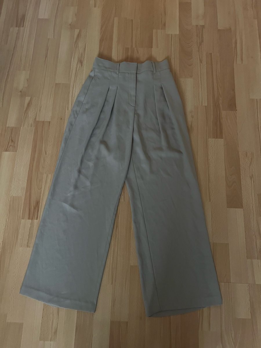Pantaloni: Hose, beige, Gr. 36 – Nuovo e nell'imballaggio originale da Kirchberg BE venduto da lea_kb6y