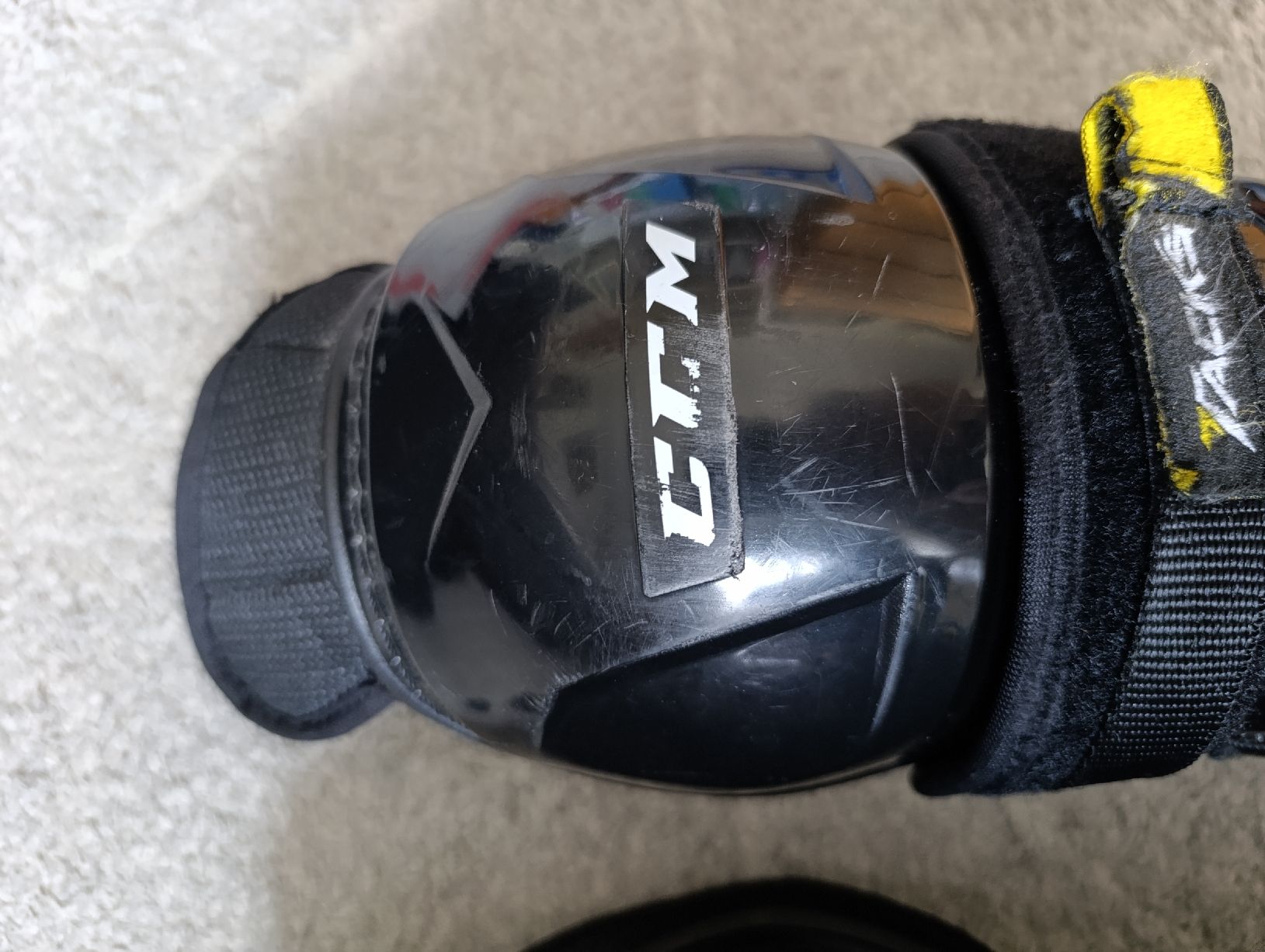 Ccm Protezioni & Imbottiture: CCM Tacks 9040 Schoner – Nuovo (secondo la descrizione) da Richterswil venduto da NovemberGZ 2