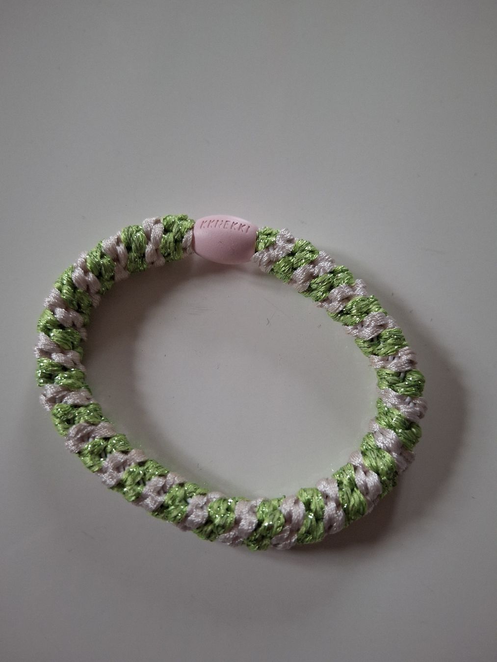 Bracciali & Braccialetti: Bracelet elastique Kknekki vert et rose – Usato da Lausanne venduto da Cognitia 1