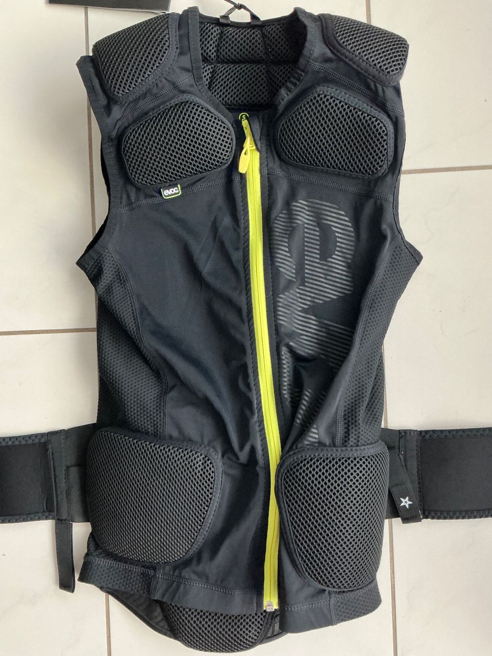 Evoc Protections: Protektor Veste Evoc Air Pro Gr.S – Neuf avec emballage d'origine à Biel-Benken BL par Sahra1 1