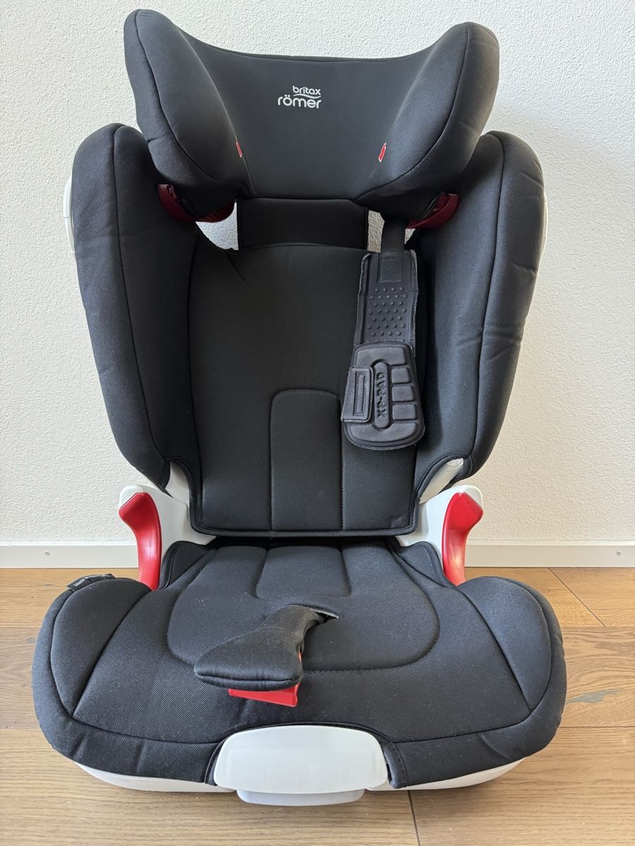 Britax Römer Seggiolini per auto: Kindersitz Kidfix II XP SICT schwarz-weiss – Usato da Rothrist venduto da fiuric