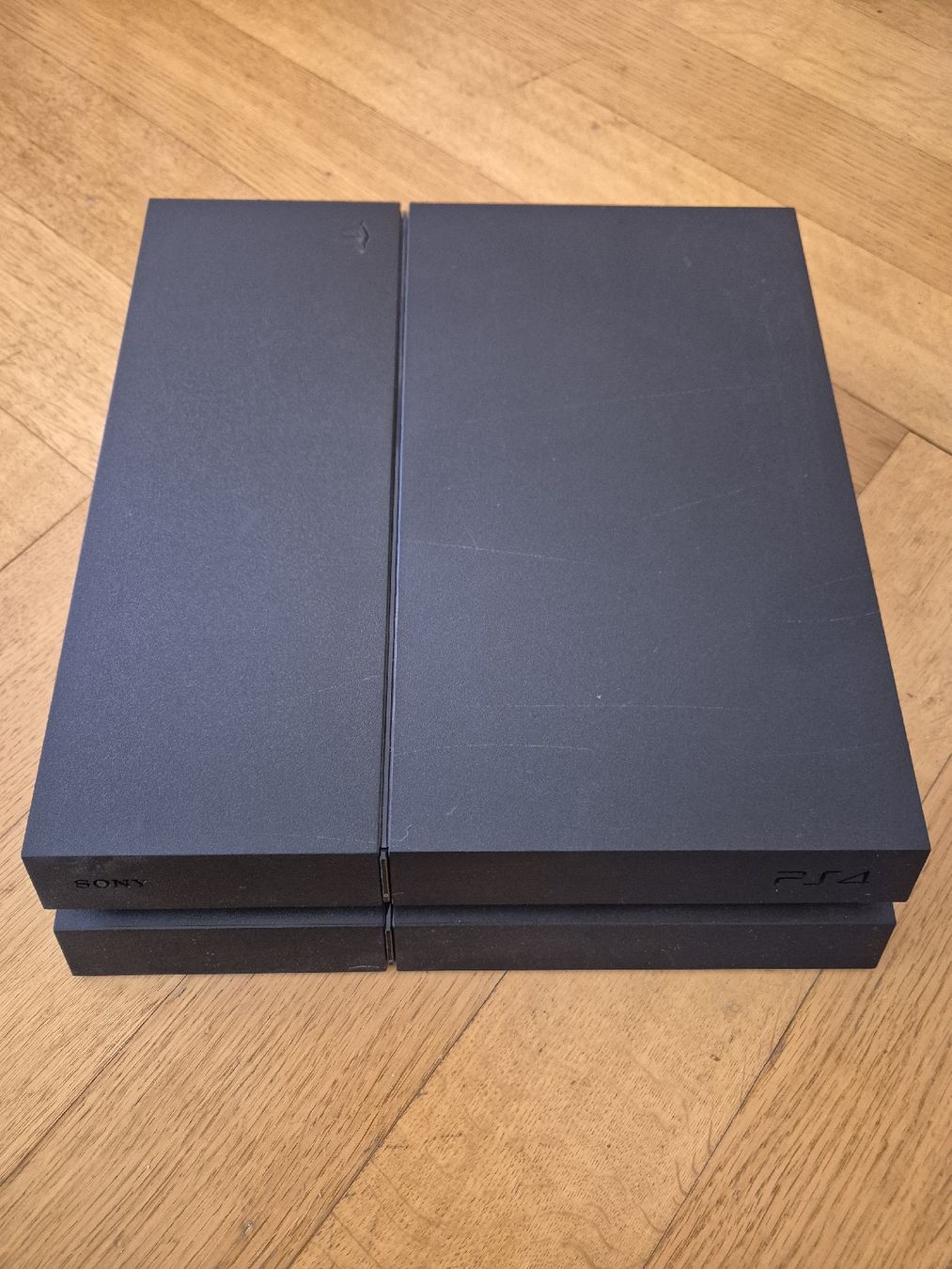 Sony Consoles: Playstation 4, inkl. Zubehör – D'occasion à Zürich par sndr_ 1