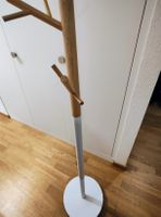 Porte-manteau bois et blanc bon état 45 caractères