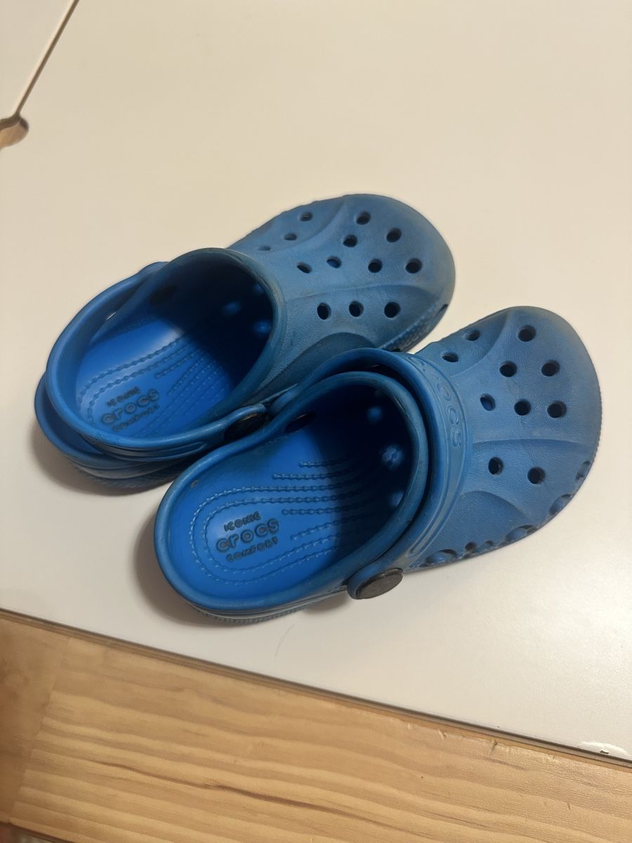 Crocs Chaussures garçon: Kinder Crocs Grösse 25/26 blau gebraucht – D'occasion à Kaiseraugst par sin_q6h8