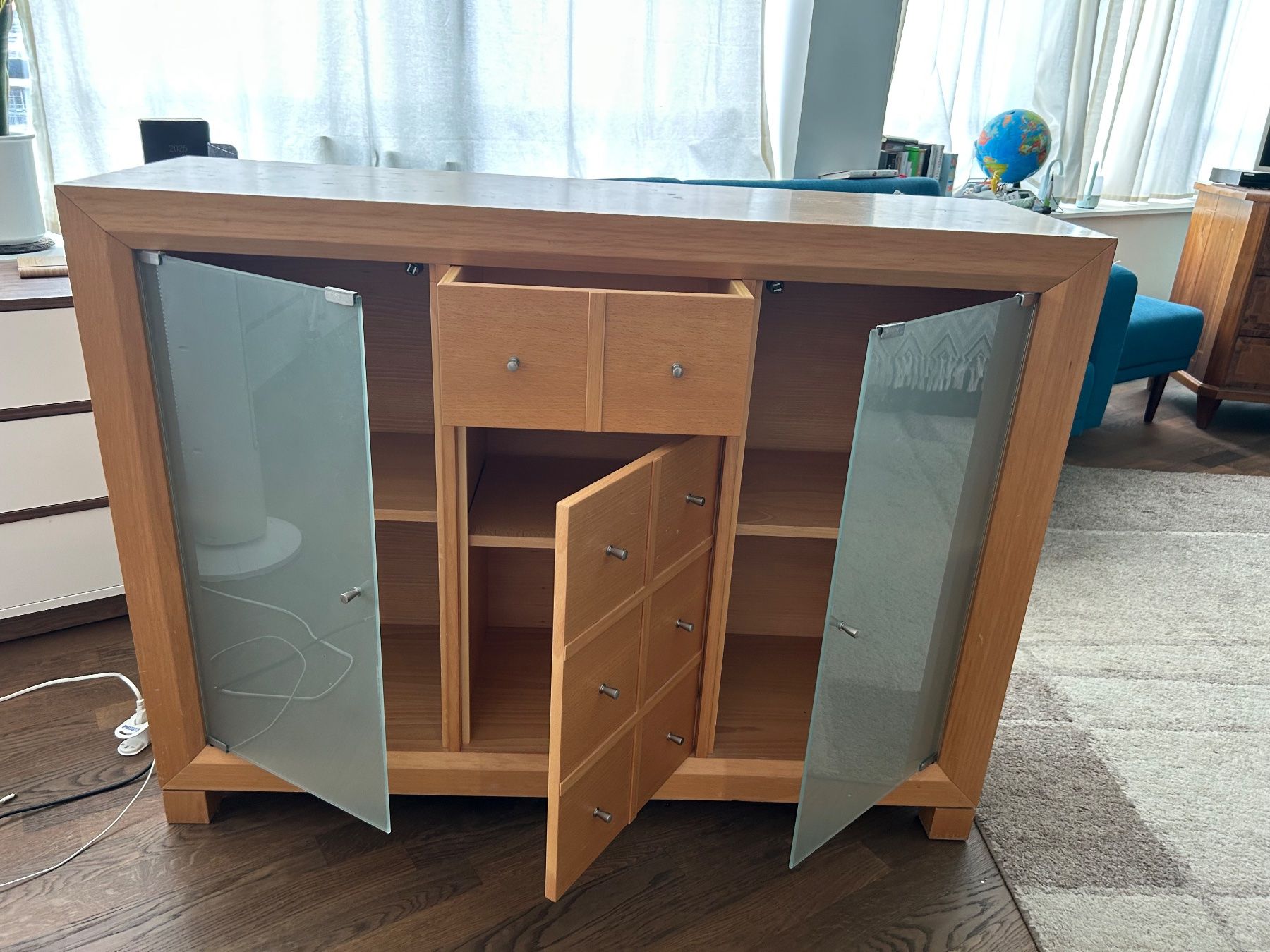 Kommoden: Sideboard Holz hell mit Glastüren – Gebraucht aus Zürich von cla_nxc9 2