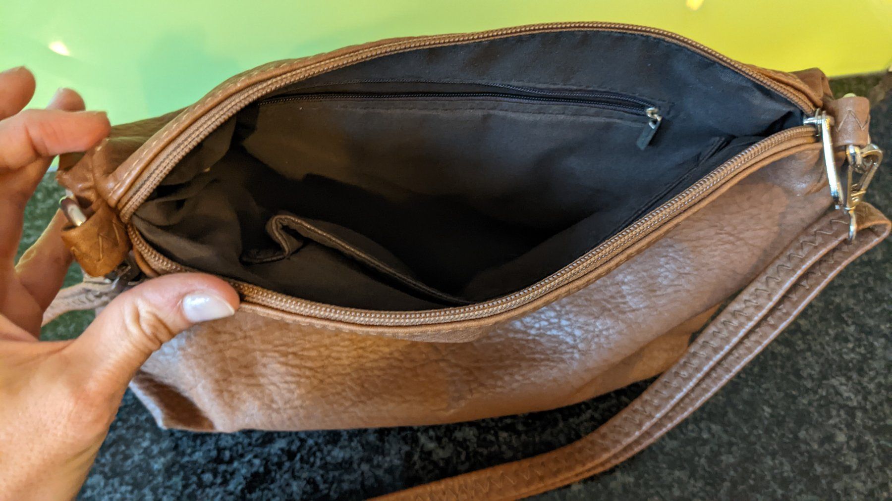 Sacs femmes: Schultertasche braun lederimitat – D'occasion à Sutz par Rawypp 2