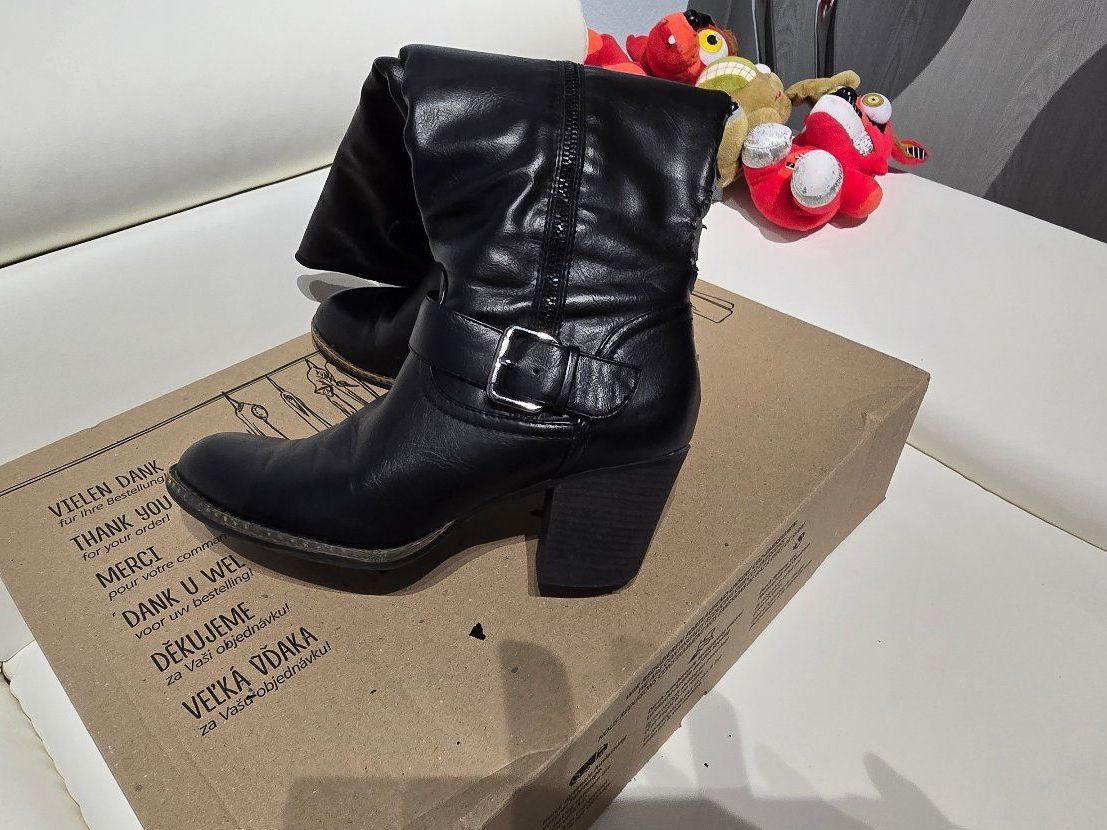 Damenschuhe: Stiefel Grösse 39 – Gebraucht aus Chur von Mikymiki 3