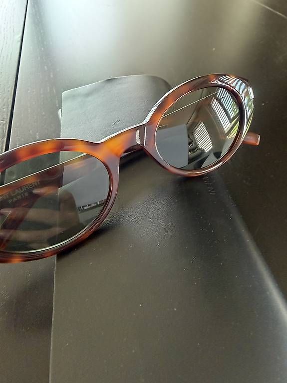 Saint Laurent Brillen & Gläser: YSL Sonnenbrille neu – Neu und originalverpackt aus Schaffhausen von Nathalia33