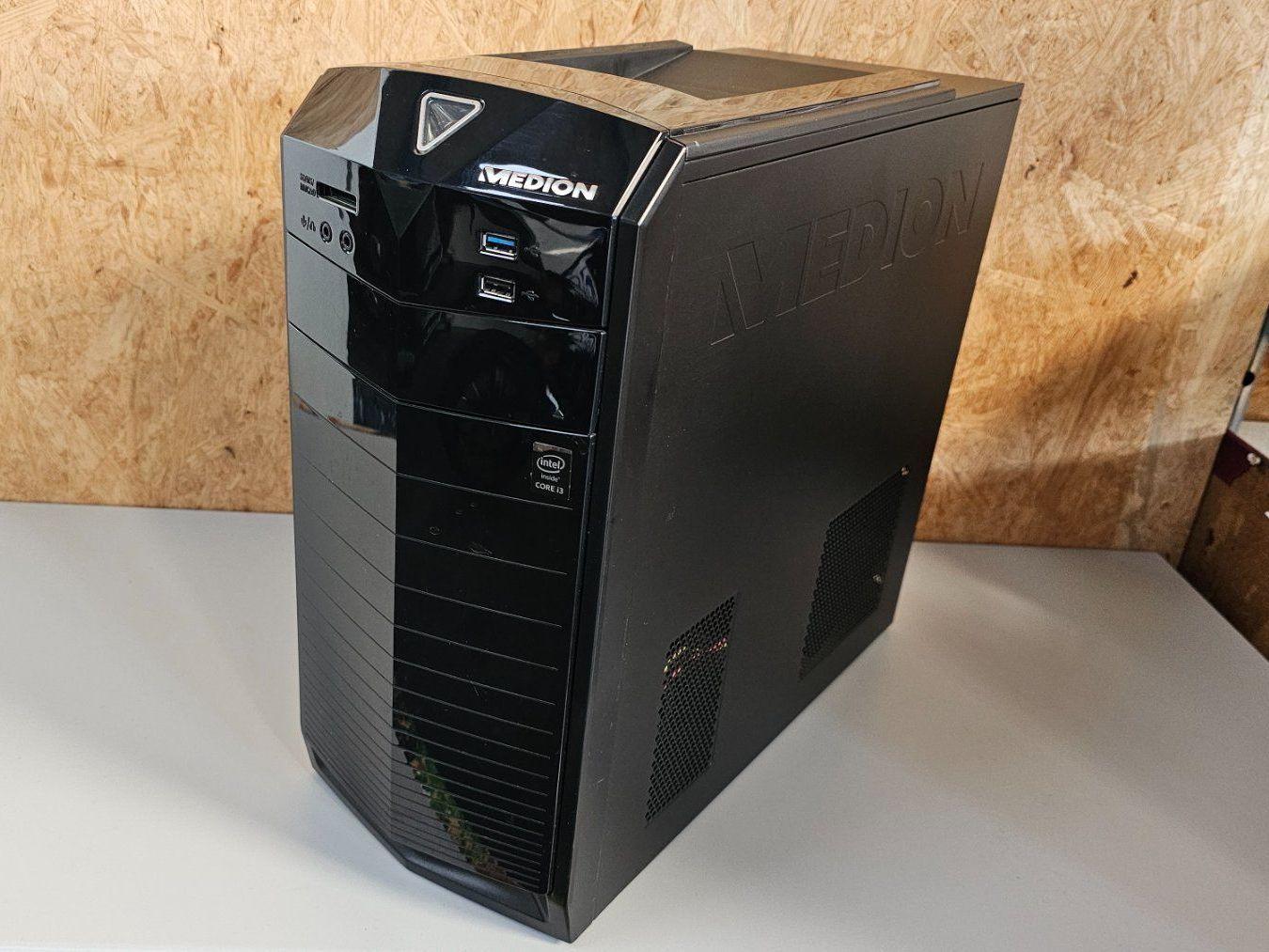 Medion PC: Medion Desktop-PC – Intel Core i3-4170, 4 GB RAM, Windows 10 – Usato da Koppigen venduto da Bracher_Mail-House 2