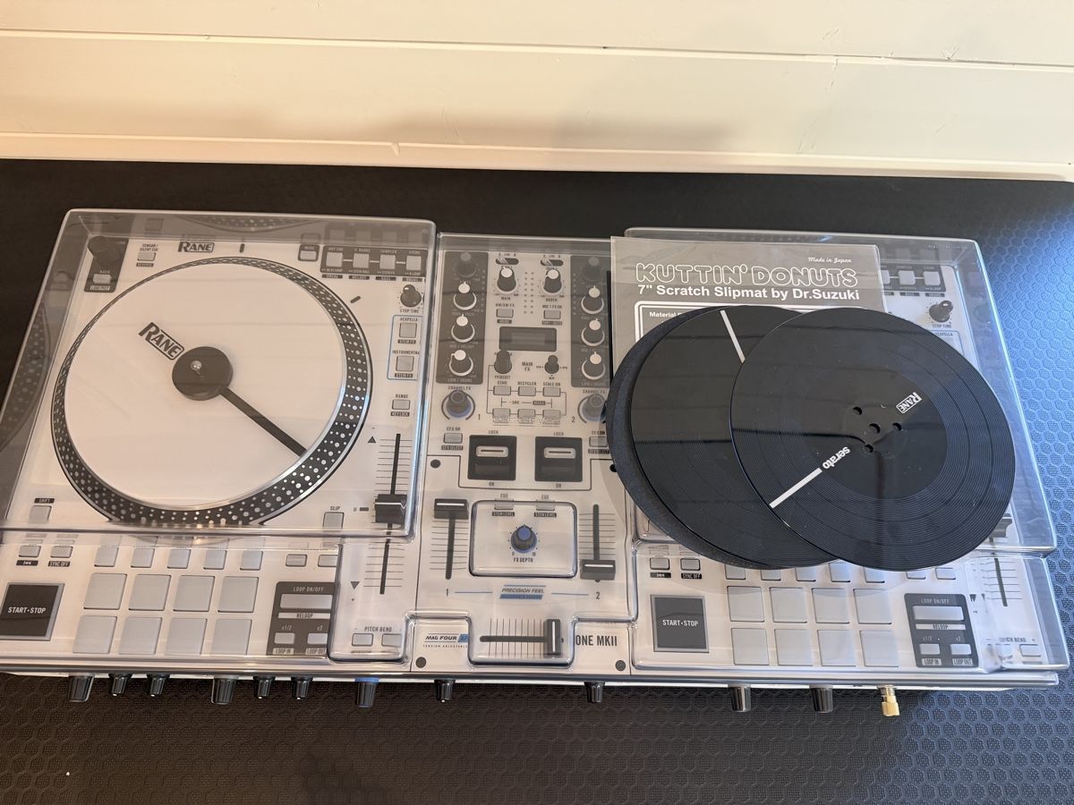 Rane Console di mixaggio: Rane One MK2 DJ Controller + Weisse Discs + Kuttin Donuts – Usato da Thayngen venduto da Karbonara 1