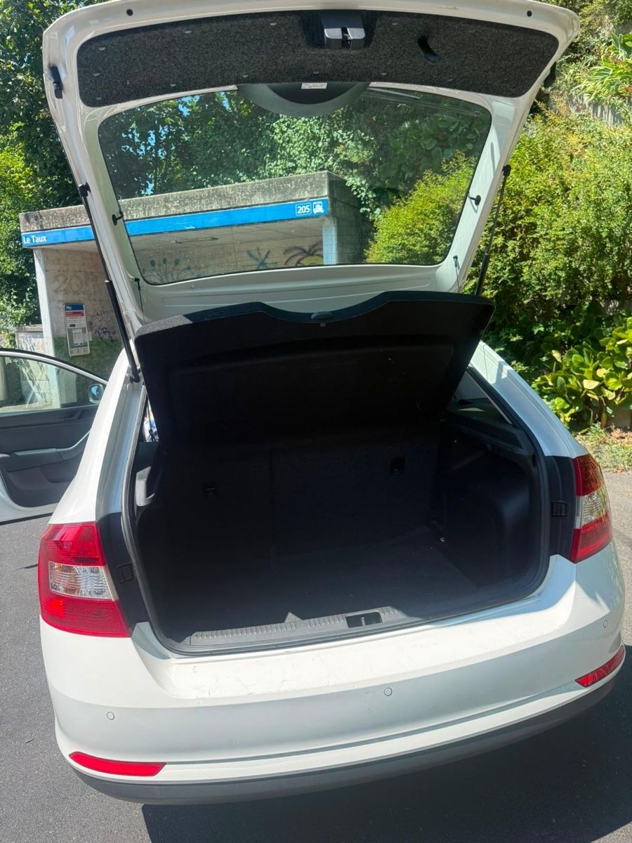 Skoda Autos: Skoda Rapid Hatchback White Used Condition – D'occasion à Thalwil par 0041angel 4