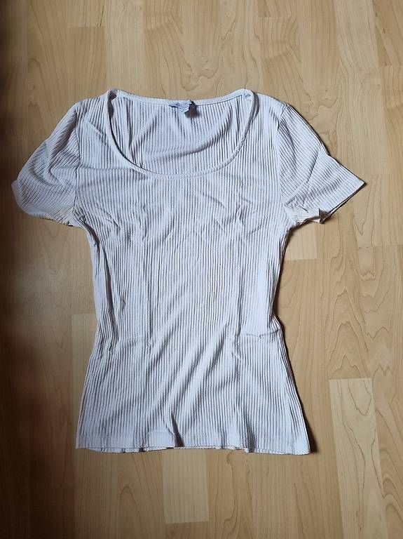 T-shirt: Weisses T-Shirt – Usato da Seewis Schmitten venduto da Naomi2212