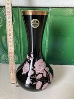 Schwarze Vase mit Rosenmuster, SL Line, Goldrand Frühling 48