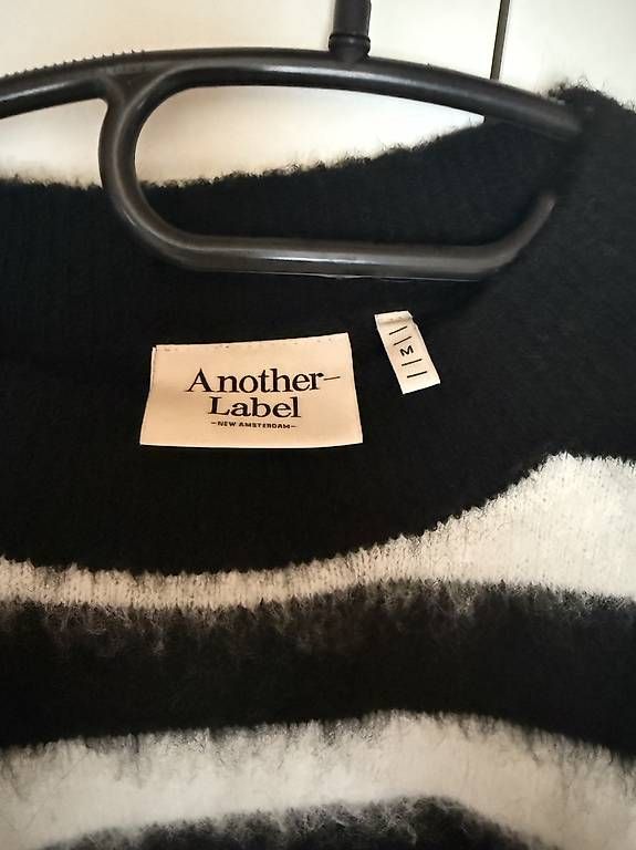 Maglioni & Felpe: Another Label Becky Knitted Pull Black White Stripe – Nuovo (secondo la descrizione) da Steffisburg venduto da Artschipa 2