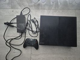 Xbox One Konsole mit Spielen und Zubehör funktionstüchtig