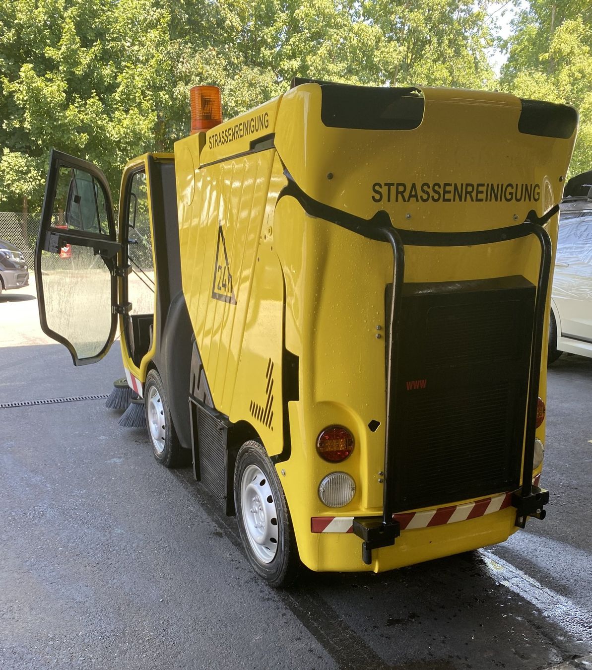 Kärcher Tutte le macchine: KÄRCHER MC 150 Strassenreinigung – Usato da Arbon venduto da Saemis 2