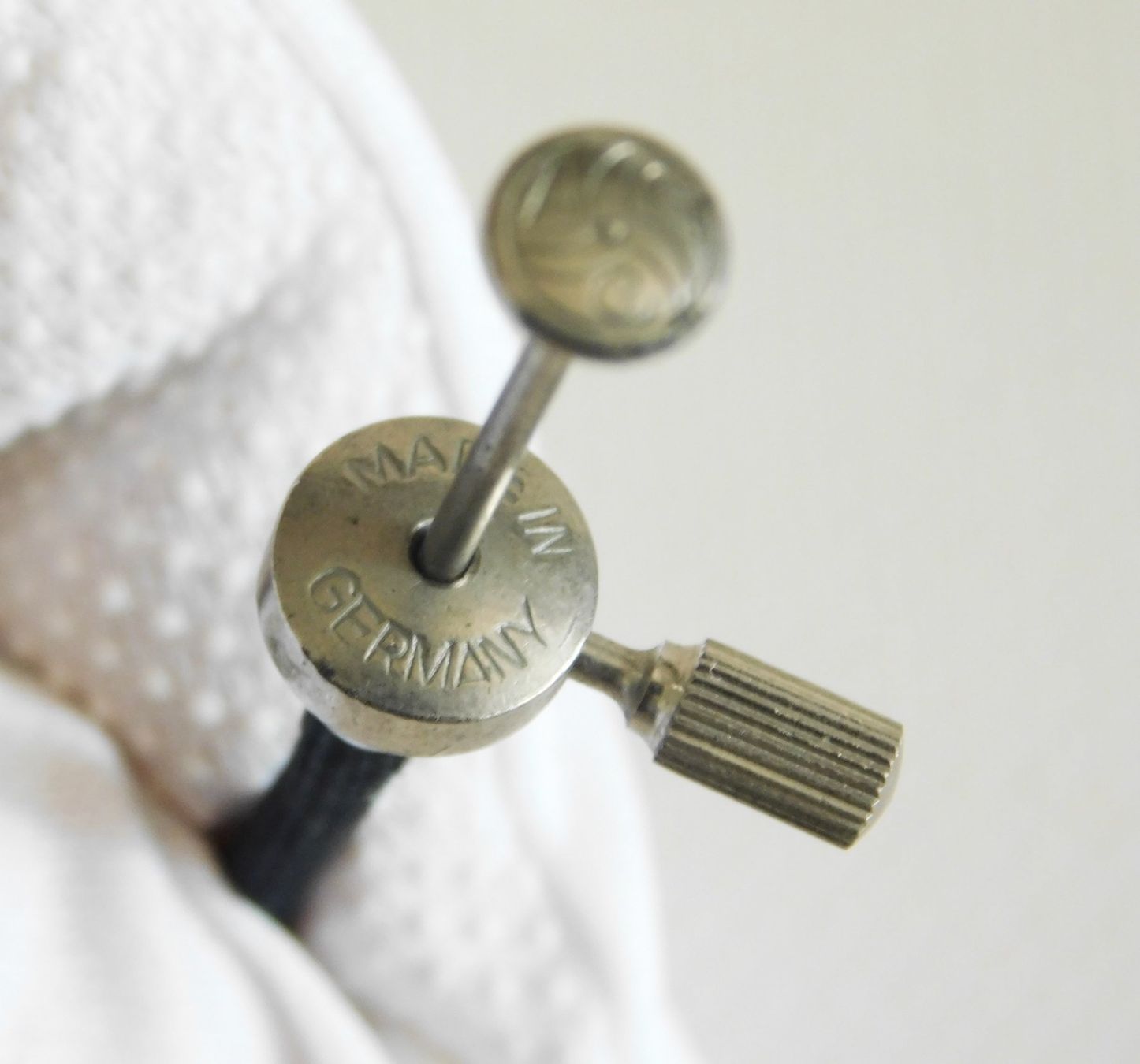 Leica Altri Accessori: Vintage Kabelauslöser – Usato da Emmenbrücke venduto da Ulisse-22 3