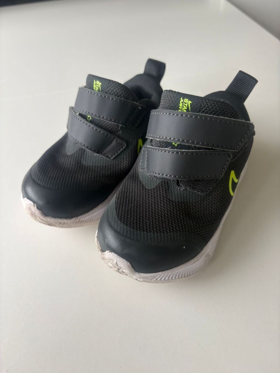 Nike Scarpe per ragazzi: Chaussures Nike Star Runner Bébé, taille 21, – Usato da Versoix venduto da Pti-pois 1