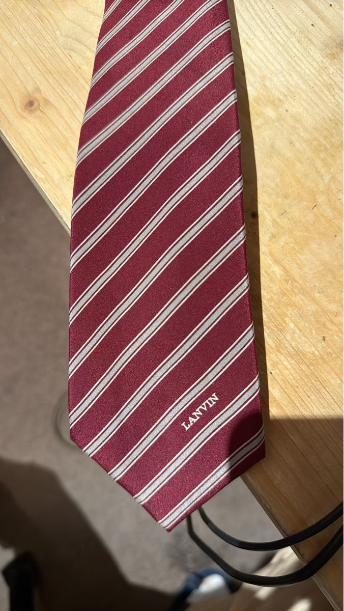 Lanvin Krawatten: Cravate Lanvin rayée rouge et blanche, excellent état – Gebraucht aus Yverdon-les-Bains von Le_Joss
