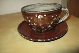 Keramiktasse und - Teller handbemalt