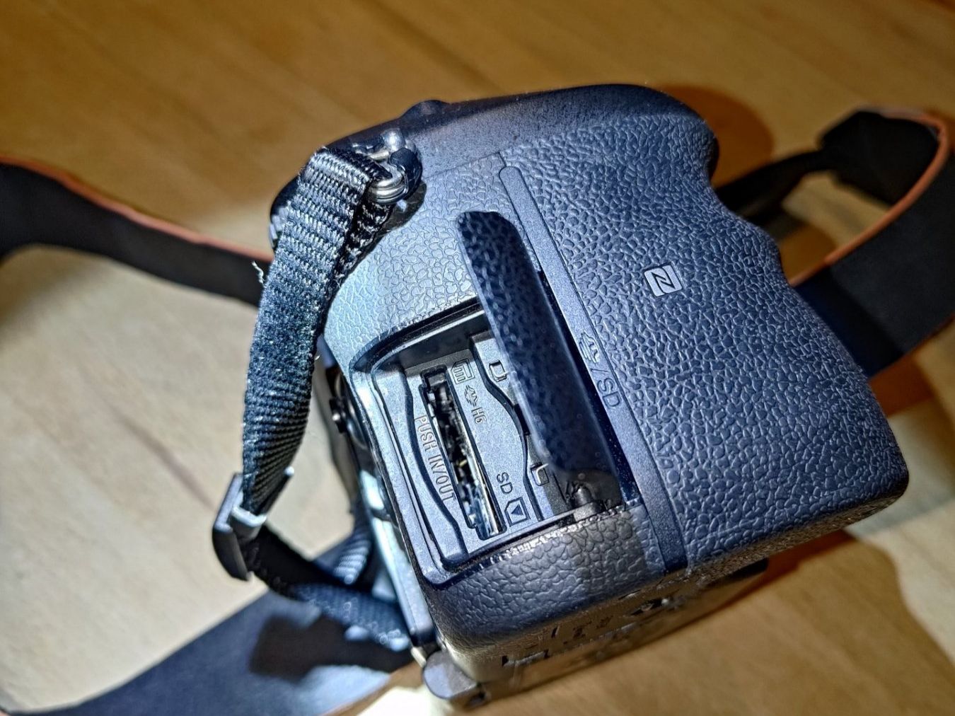 Sony Appareil photo: Sony Alpha 77 II Digitalkamera – Défectueux à Neuhausen am Rheinfall par Boulderer 3