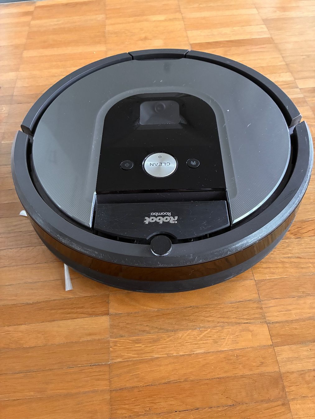 Irobot Staubsauger & Zubehör: iRobot Roomba 960 Robot Vacuum Cleaner – Gebraucht aus Basel von gci_8mfj 2