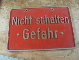 Warntafel Warnschild NICHT SCHALTEN Aluguss 25x17