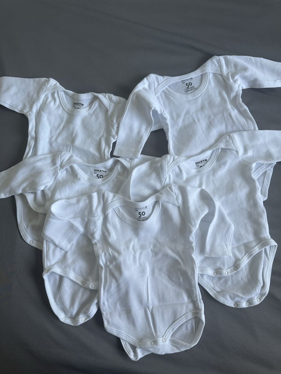 Camicie, Top & T-shirt: 5 White Baby Bodysuits, Size 50 – Usato da Zollikerberg venduto da sha_r9g6