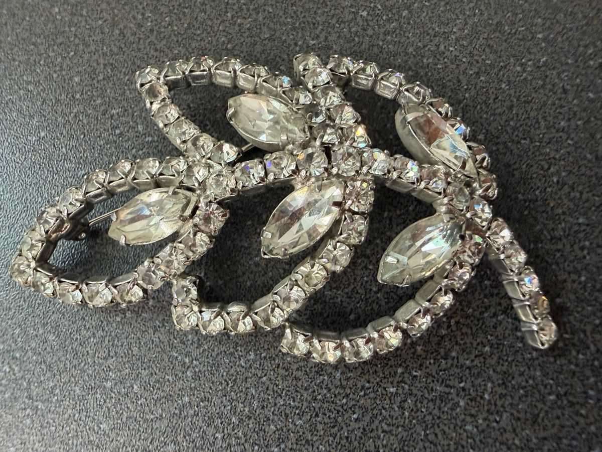 Spille & Fermagli: Vintage Kristall Strass Blatt Brosche – Usato da Lamone venduto da LaCantinaMagica 3