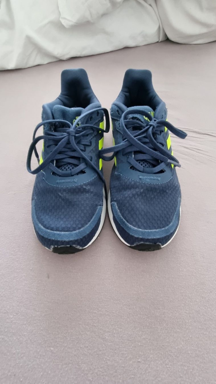 Adidas Scarpe da uomo: Adidas Hallenschuh Gr. 33 – Usato da Ganterschwil venduto da Nike18 1