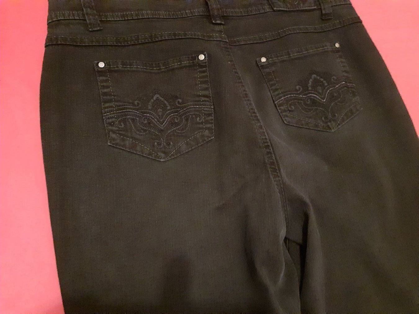 Jeans: schöne schwarze Jeans Grösse 40 – Gebraucht aus wolfertswil von februartag 1
