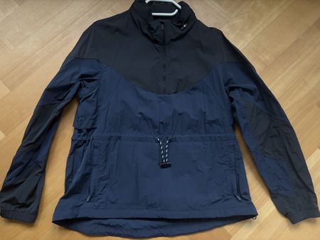 Regenjacke von Lululemon (Grösse 8)