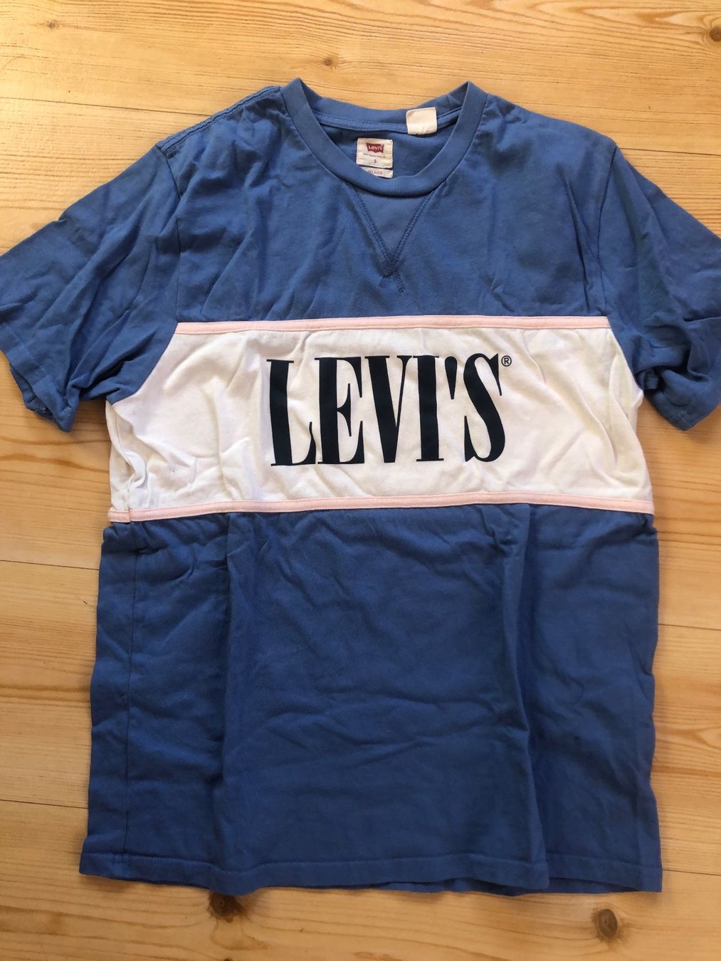 Levi's T-shirt: T-shirt LEVI’S – Usato da Bulle venduto da sop_ct6x 1