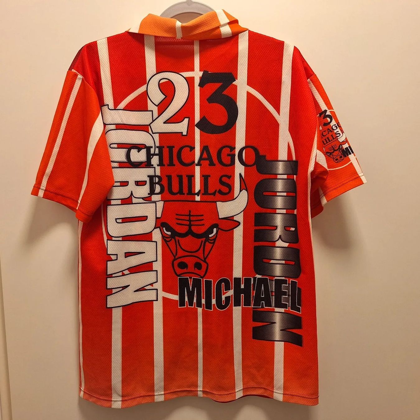 Leibchen & Hosen: CHICAGO BULLS MICHAEL JORDAN TRIBUTE XL – Gebraucht aus Bellinzona von  1