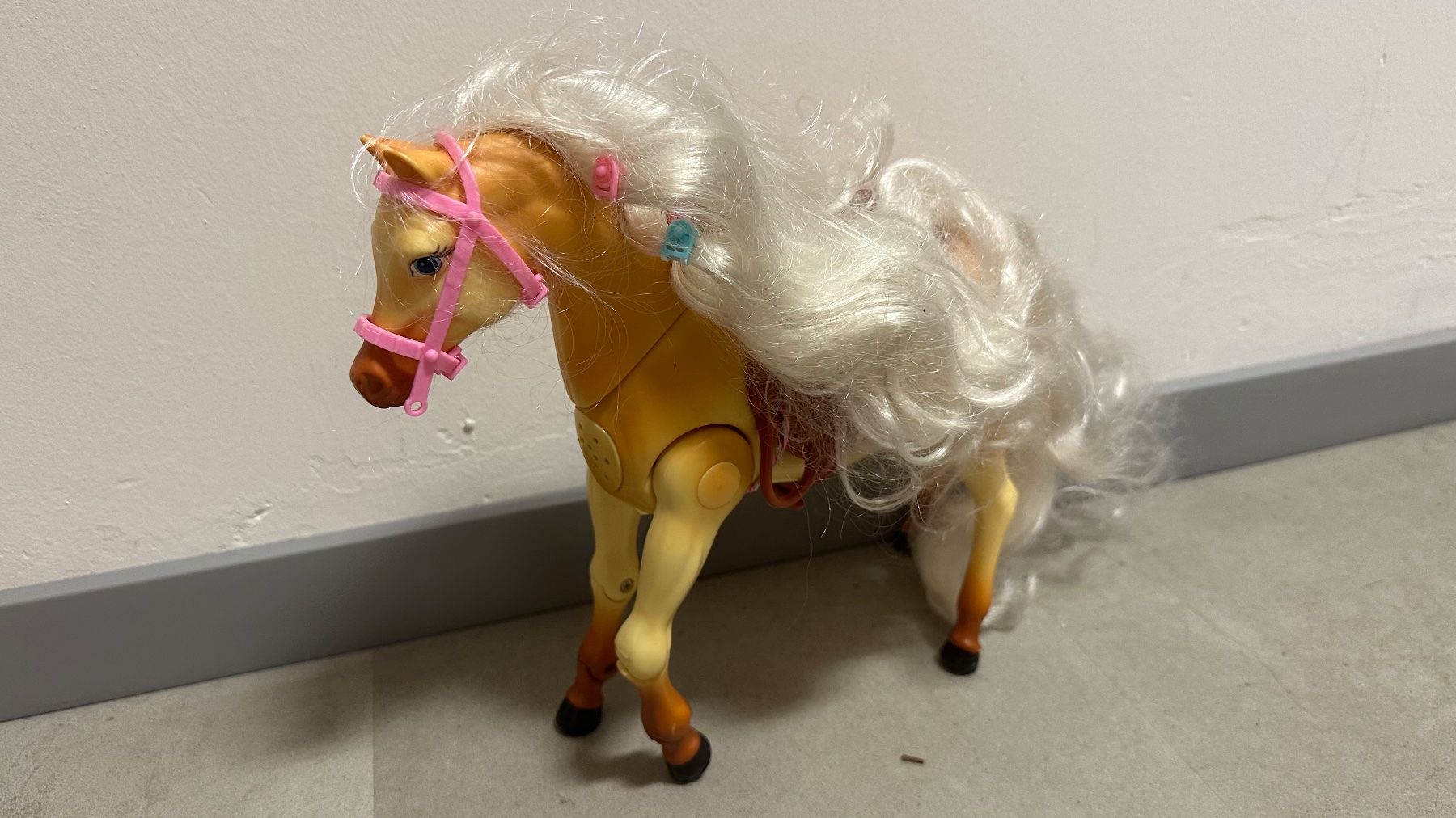 Giocattoli: Laufendes Barbie Pferd – Usato da Schönenbuch venduto da marisli80