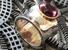 TURMALIN pink Cabochon in Goldfassung / Silberring Grösse 57