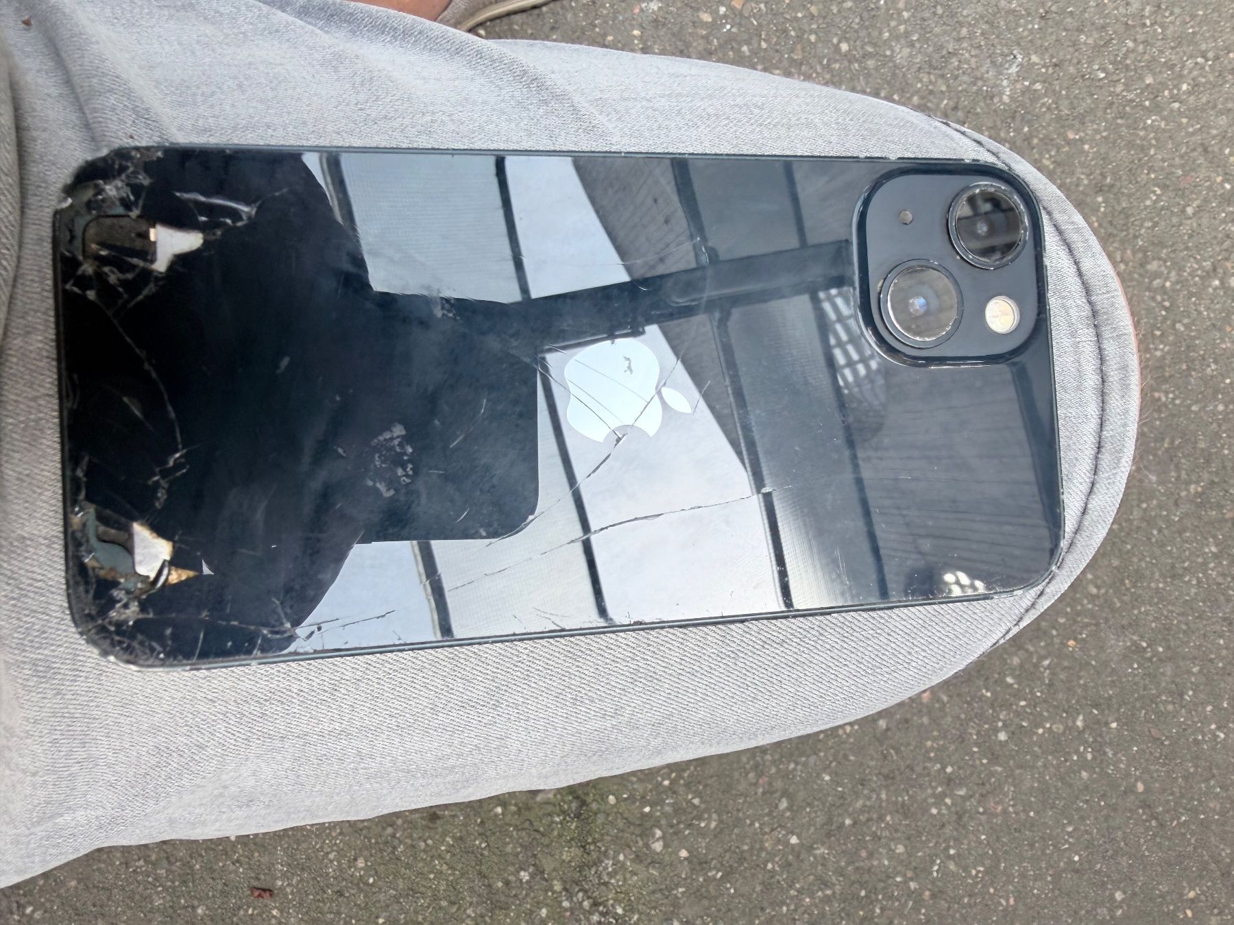 Apple Telefoni cellulari / Smartphones: I Phone 13 – Usato da Basel venduto da and_9g6v 1