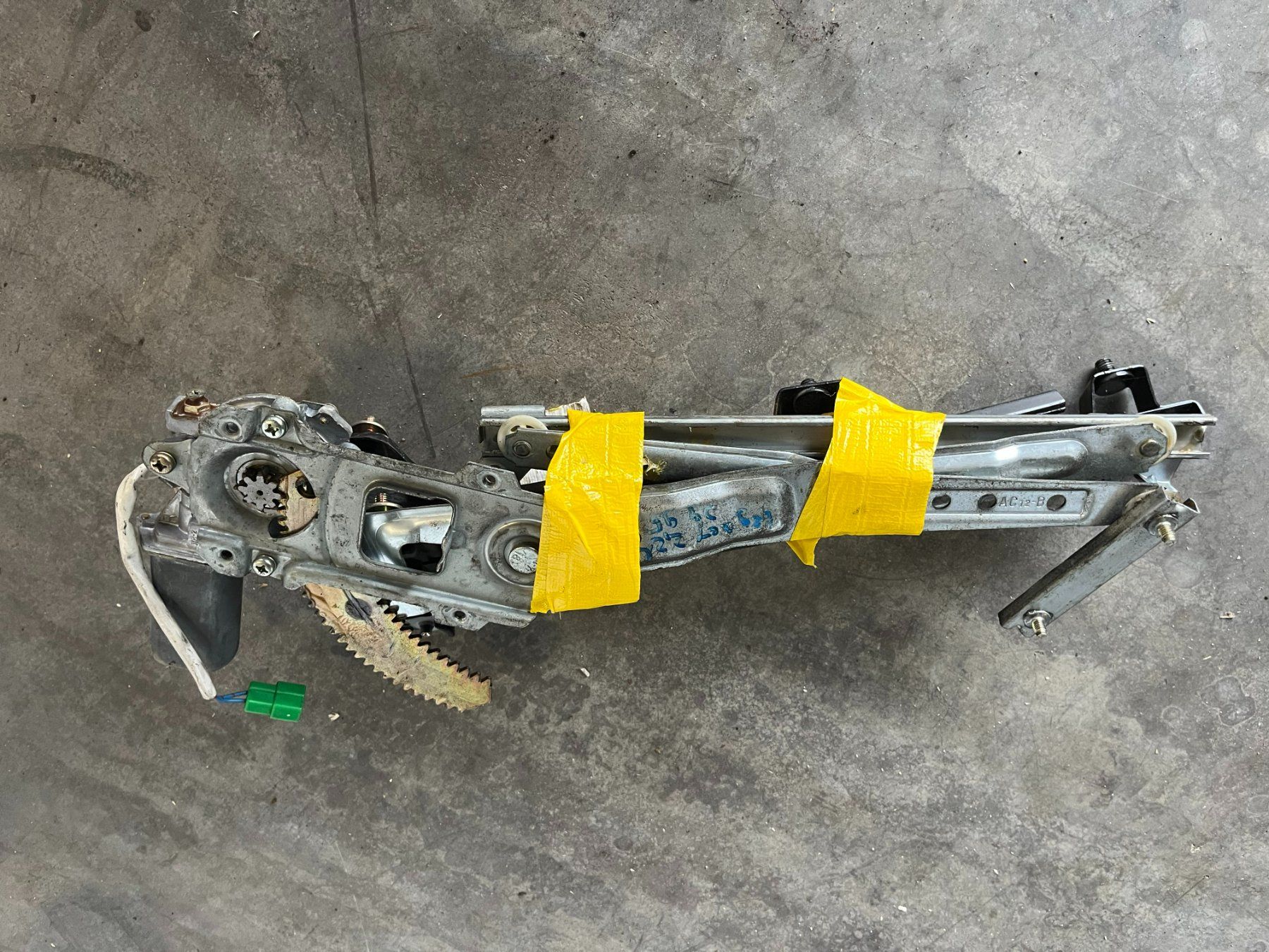 Subaru Tutti pezzi di ricambio auto: Scheibenheber-Motor Subaru – Usato da Dällikon venduto da CH-Schrauber 2