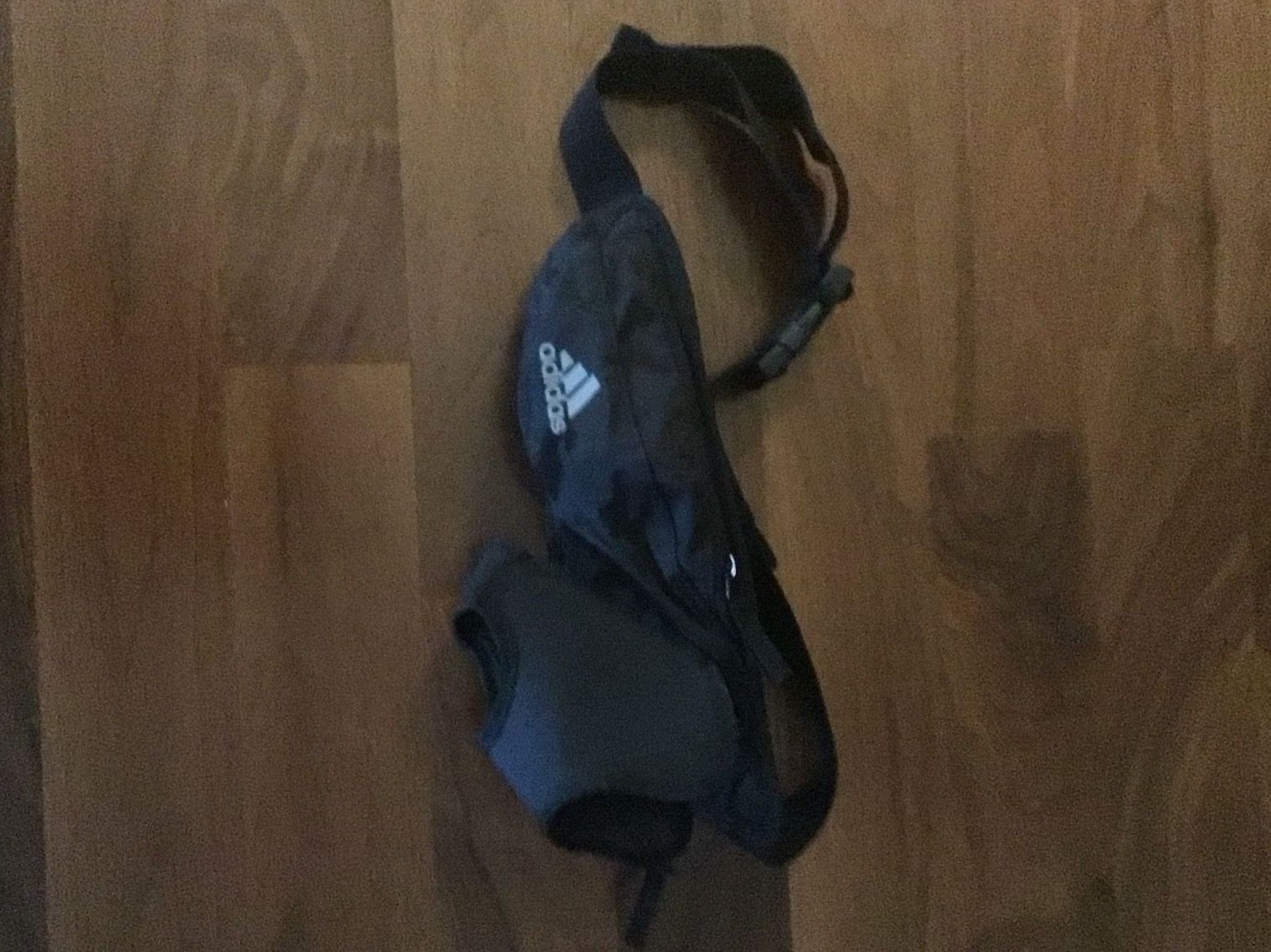 Adidas Taschen: Sportgürteltasche mit Flaschenhalter. Adidas – Neu (gemäss Beschreibung) aus Zürich von ElarmariodeRuth 1