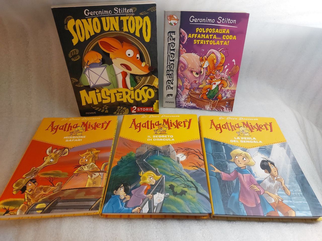 Livres: Geronimo Stilton & Agatha Mistery - 5 libri anni 8/9 >>> – D'occasion à Pambio Noranco par Pol69