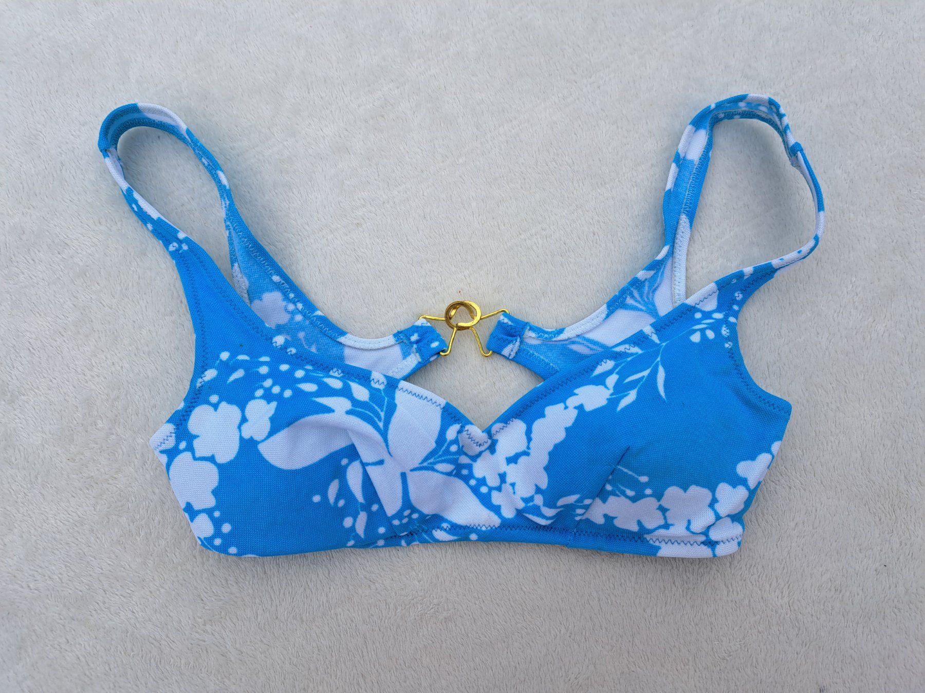 Triumph Badekleider & Bikinis: Triumph Bikini-Oberteil Gr. 40 – Neu und originalverpackt aus Gysenstein von joshuas81