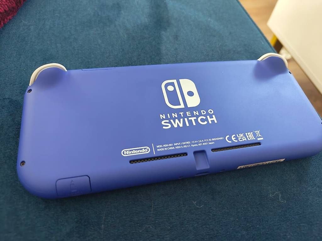 Console: Nintendo Switch Lite blau mit Tasche und Spielen – Usato da Basel venduto da zga_cll9 1