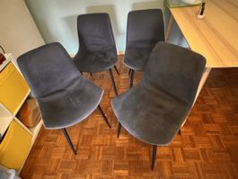 4 Stühle dunkelgrau mit weissen Ziernssoten guter Zustand
