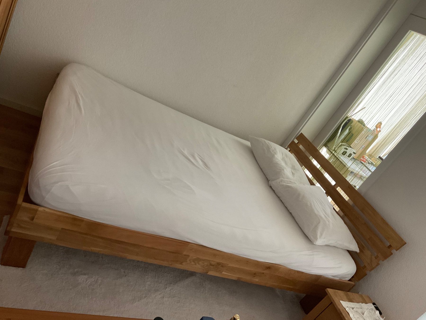 Lits: Lit en bois 140/200 – D'occasion à Fribourg par dag_q8kl